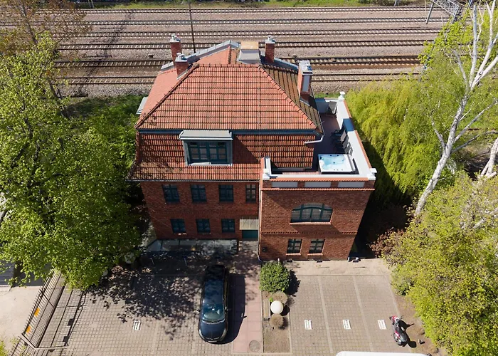 Victoria By Victus *